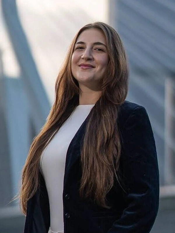 Portrait photo of Giulia Falcone, Senior Business Consultant at Intercompany Solutions in Rotterdam, the Netherlands