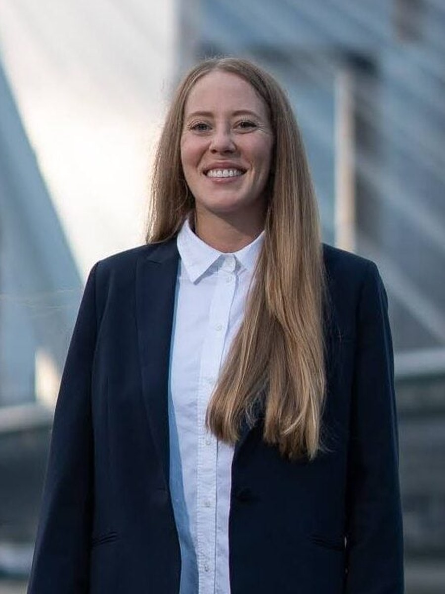 Portrait photo of Kelsey Knezich, Client Service Administrator at Intercompany Solutions in Rotterdam, the Netherlands