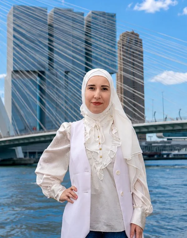 Portrait photo of Khadija Mawas, Accounting Specialist at Intercompany Solutions in Rotterdam, the Netherlands