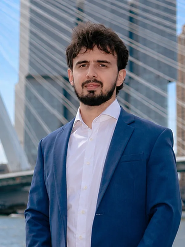 Portrait photo of Samim Dadfar, Account Manager at Intercompany Solutions in Rotterdam, the Netherlands